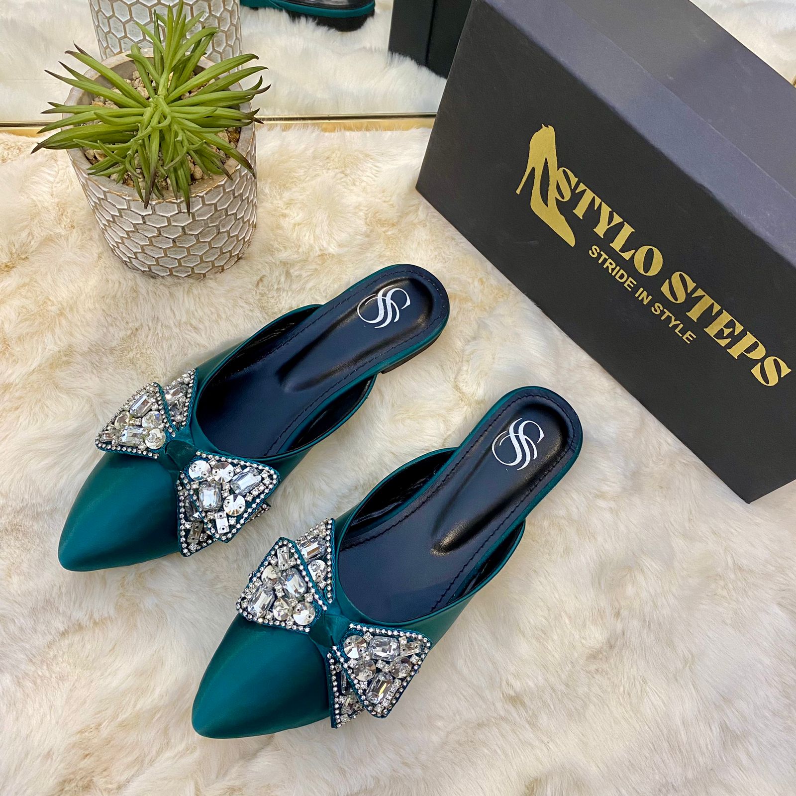Jewel Charm Bow Mules